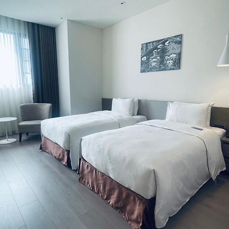 Golden Tulip Glory Fine Hotel Tainan Exterior foto